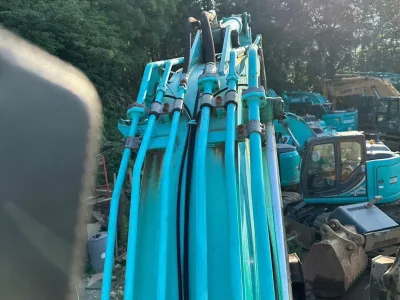 KOBELCO SK200 Excavator (No.J0744) for export from Japan