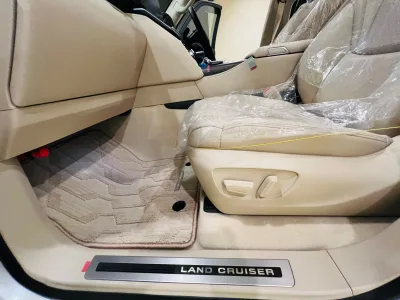 2025 TOYOTA LAND CRUISER 300 ZX 4WD for export from Japan