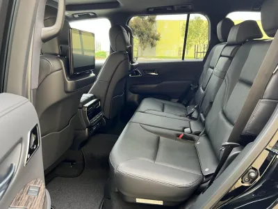 2025 Toyota Land Cruiser LC300 Sahara (No.J0512) for export from Japan