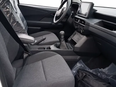2027 Toyota Hilux Standard 4x4 2.8L Diesel Manual LHD for export from Japan
