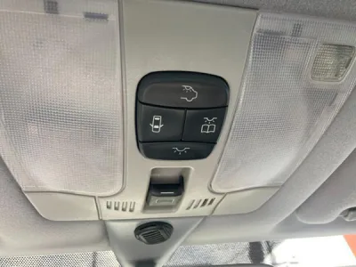 Mercedes-Benz E320 2002 (N0-J0689) for export from Japan