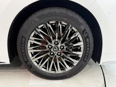 2025 Lexus LM 500h Version L 4WD for export from Japan