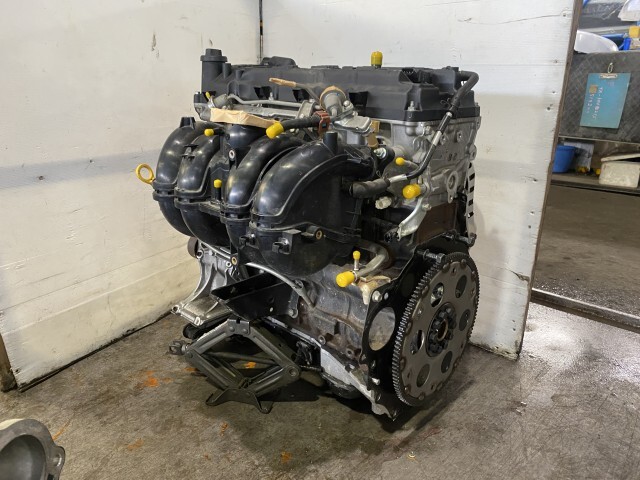 Used Toyota 2TR-FE Engine Assembly – HiAce TRH219W image 2