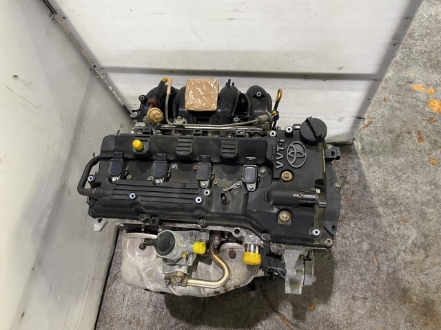 Used Toyota 2TR-FE Engine Assembly – HiAce TRH219W image 3