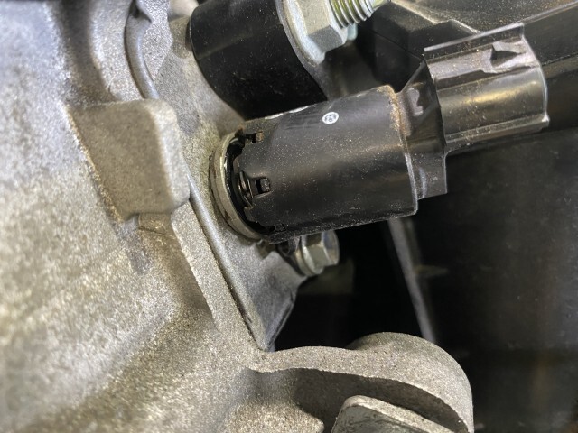 Used Toyota 2TR-FE Engine Assembly – HiAce TRH219W image 4