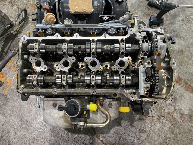 Used Toyota 2TR-FE Engine Assembly – HiAce TRH214W image 2