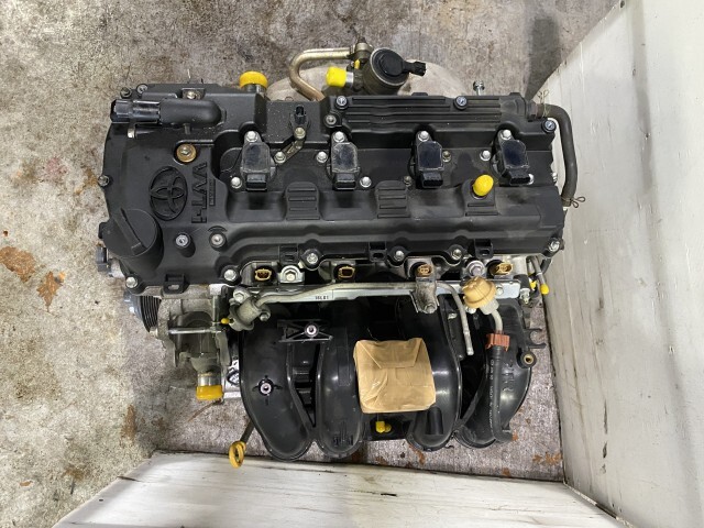 Used Toyota 2TR-FE Engine Assembly – HiAce TRH214W image 3