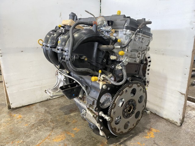Used Toyota 2TR-FE Engine Assembly – HiAce TRH214W image 4