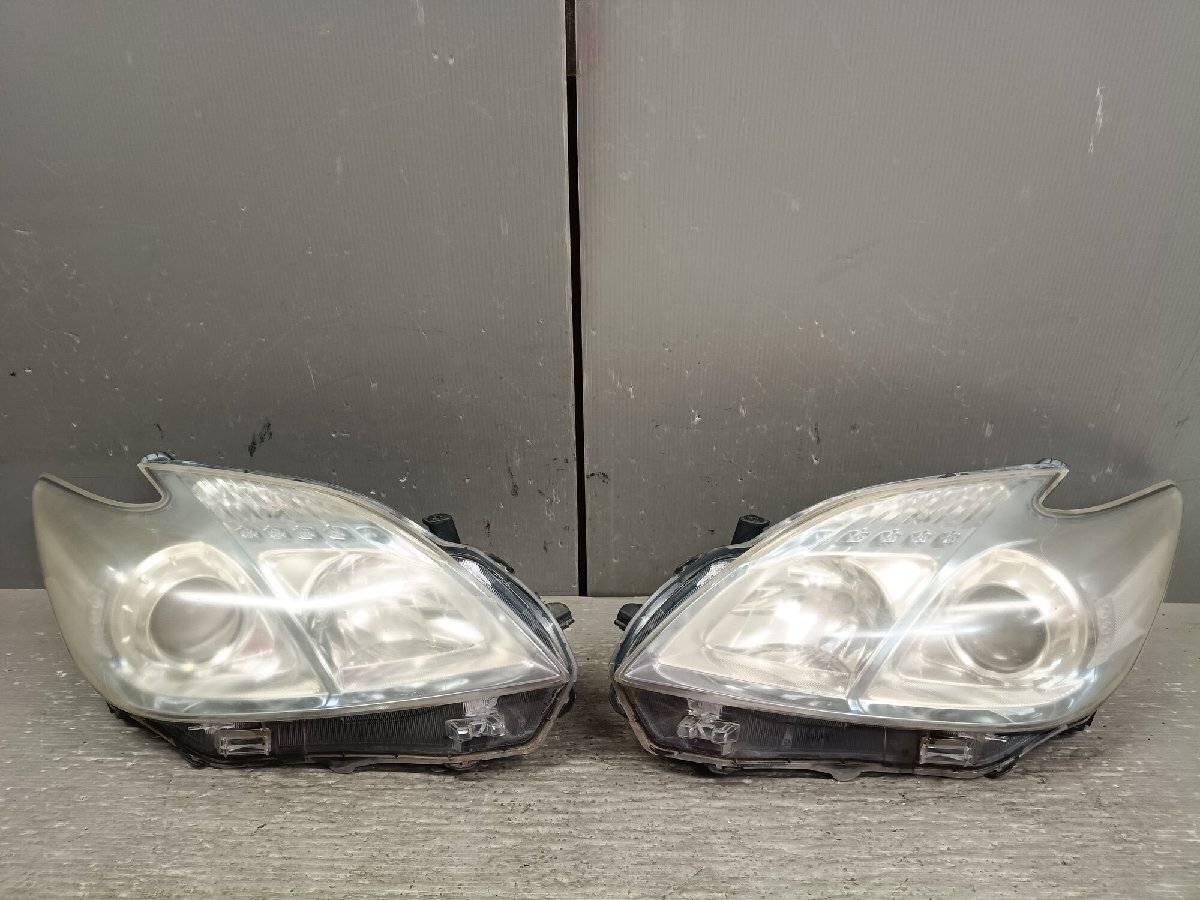 Toyota Prius ZVW30 Pre-Facelift Halogen Headlight Pair