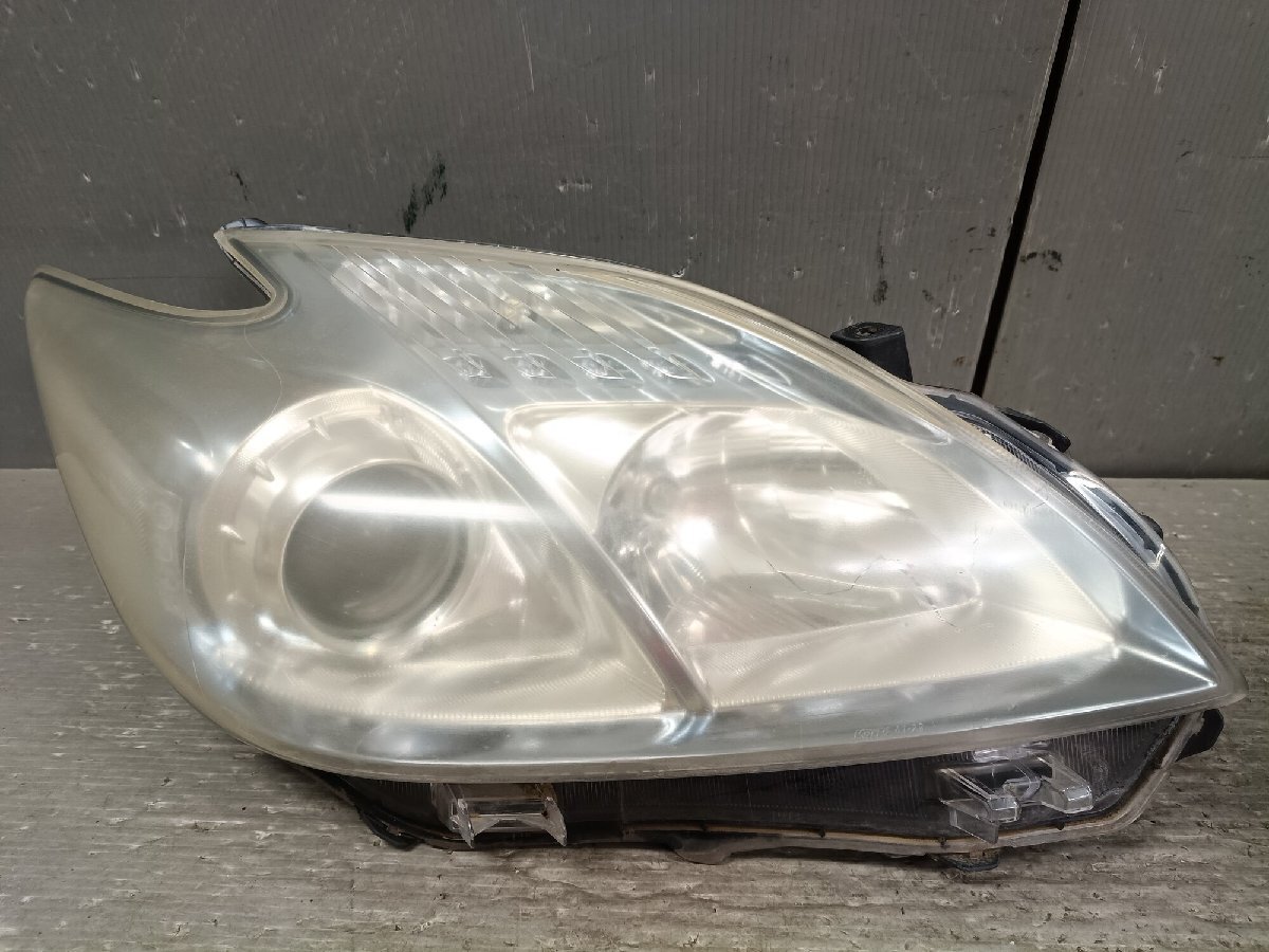 Toyota Prius ZVW30 Pre-Facelift Halogen Headlight Pair image 2