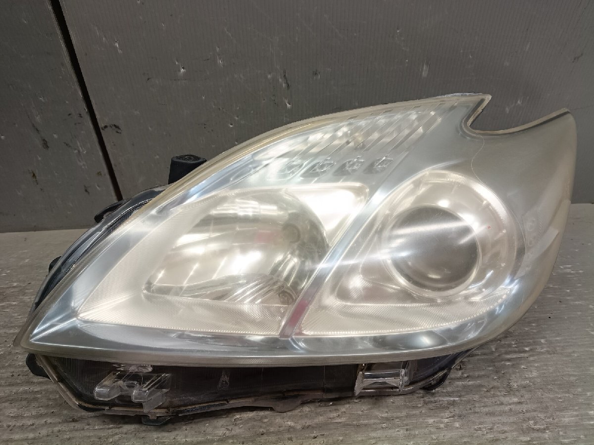 Toyota Prius ZVW30 Pre-Facelift Halogen Headlight Pair image 4