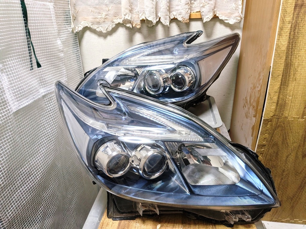 Toyota Prius ZVW30 Facelift Plug-in Hybrid LED Headlight Pair