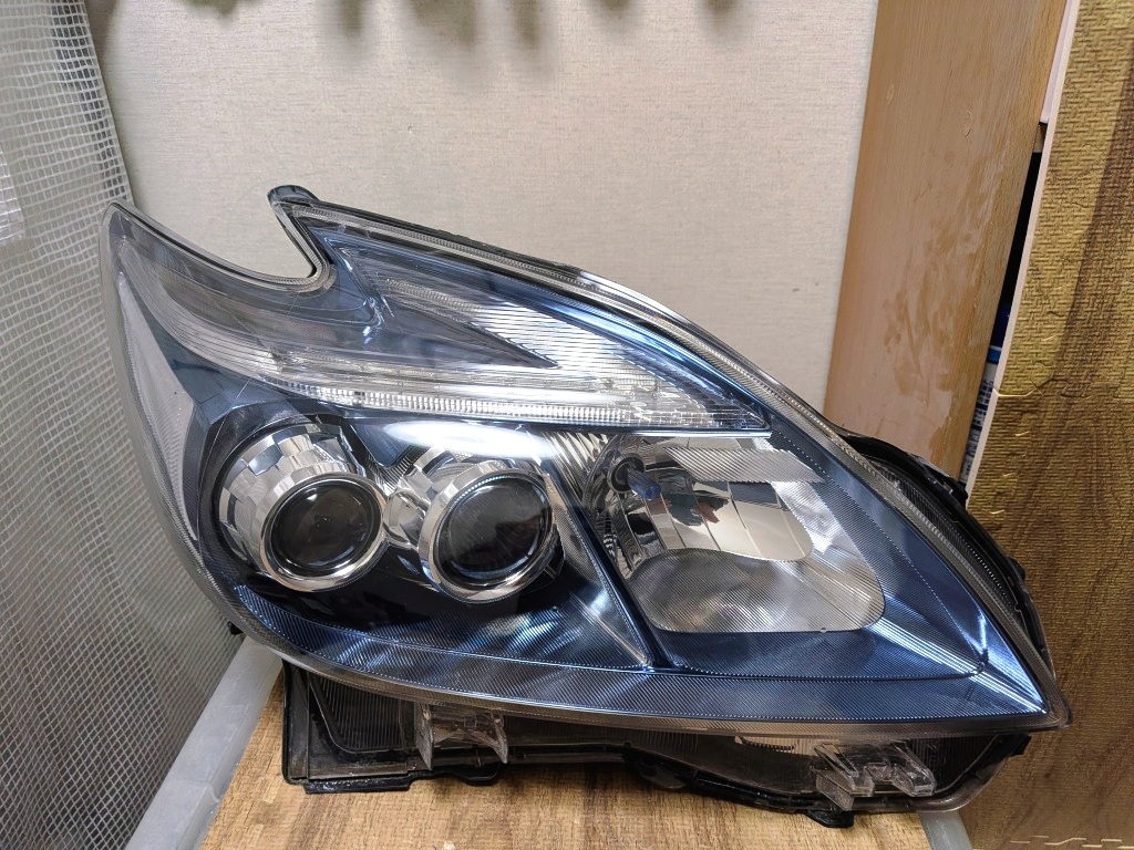 Toyota Prius ZVW30 Facelift Plug-in Hybrid LED Headlight Pair image 2