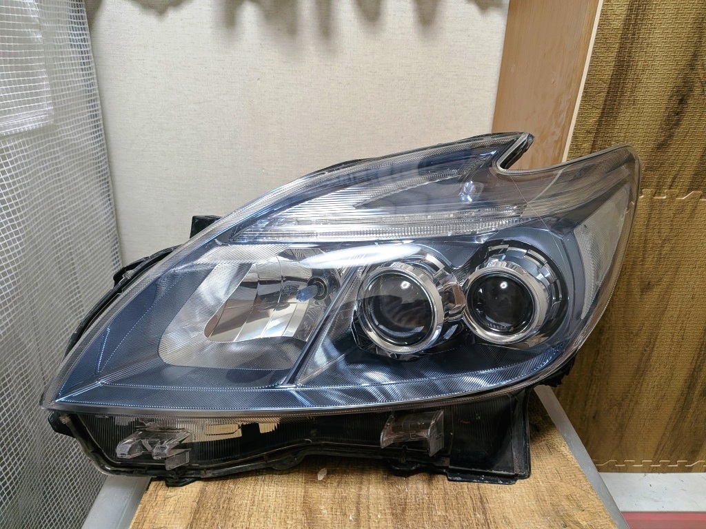 Toyota Prius ZVW30 Facelift Plug-in Hybrid LED Headlight Pair image 3