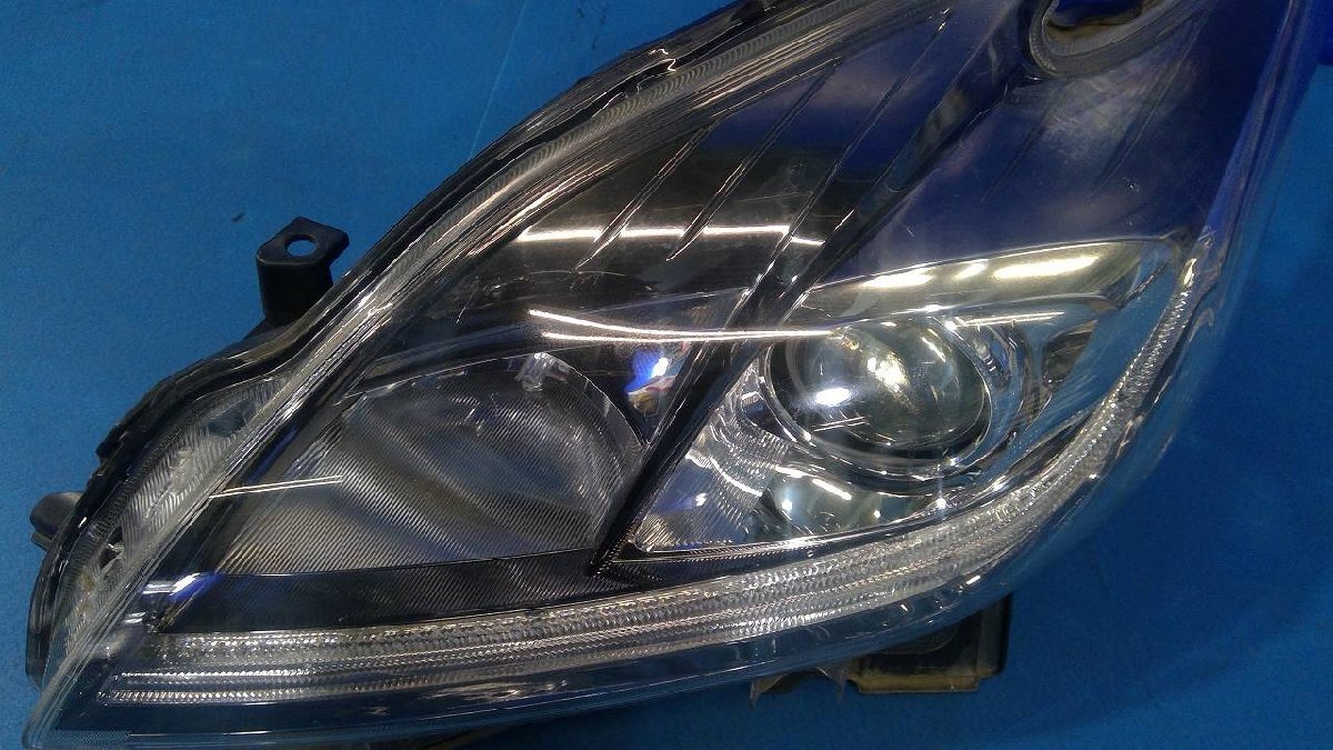 Toyota Prius ZVW30 Facelift HID/Xenon Headlight Pair image 3