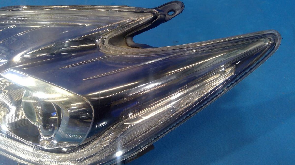 Toyota Prius ZVW30 Facelift HID/Xenon Headlight Pair image 4