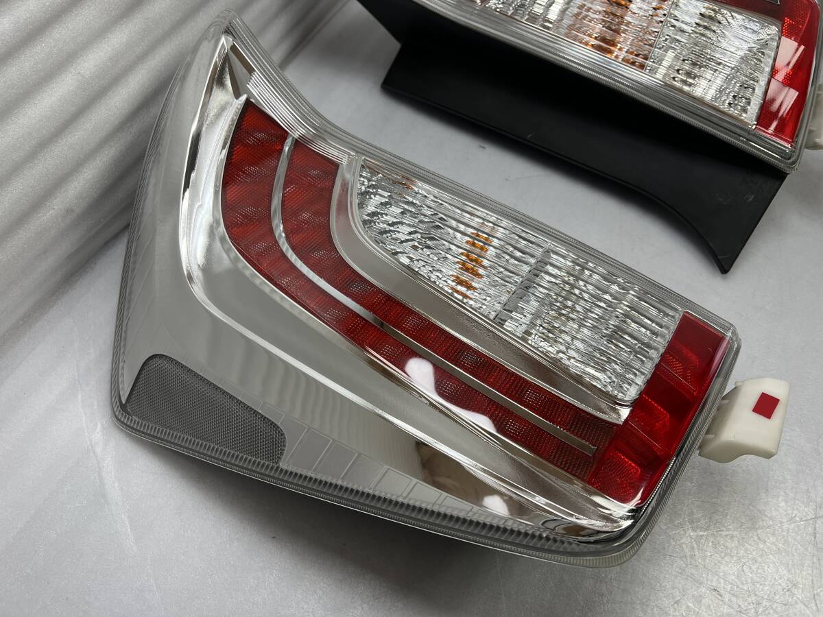 Toyota Prius ZVW30 Pre-Facelift LED Tail Light Set image 3