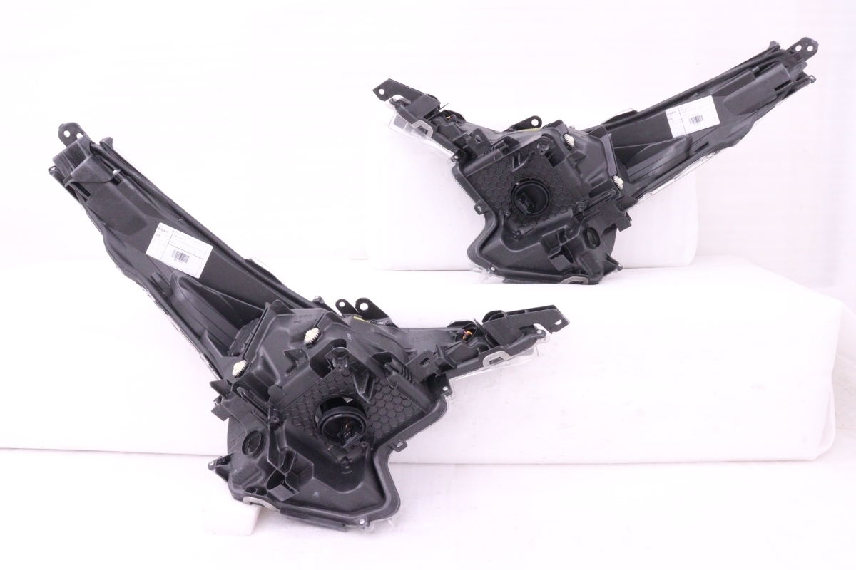 Toyota Prius ZVW50 / ZVW51 / ZVW55 Pre-Facelift LED Headlight Pair image 4