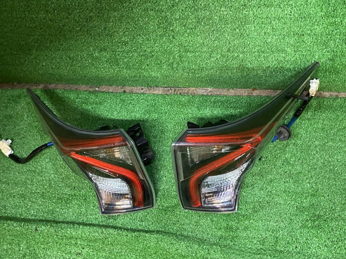 Toyota Prius ZVW50 / ZVW51 / ZVW55 Pre-Facelift Tail Light Set