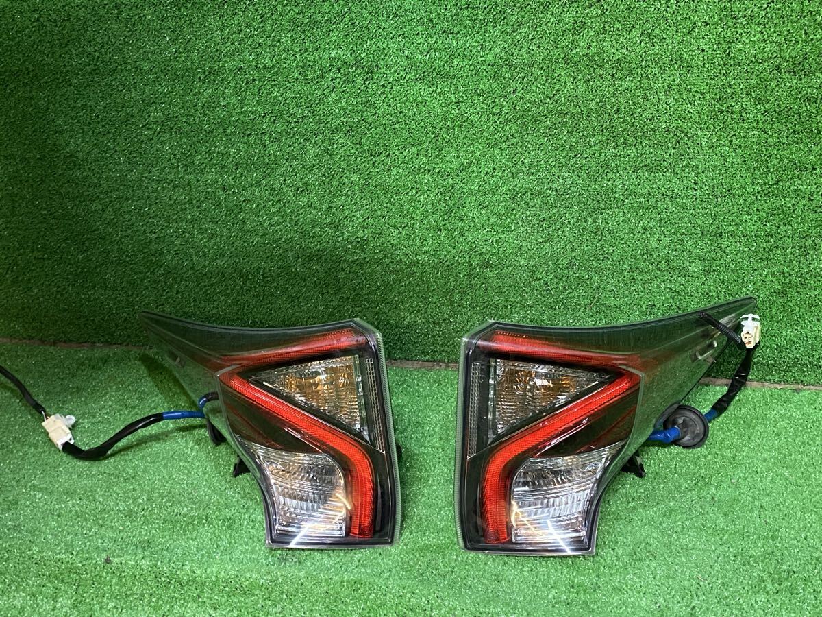 Toyota Prius ZVW50 / ZVW51 / ZVW55 Pre-Facelift Tail Light Set image 2