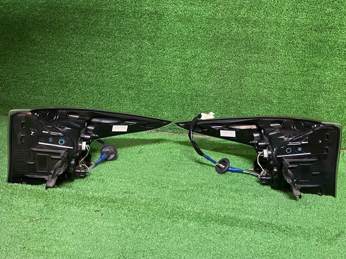Toyota Prius ZVW50 / ZVW51 / ZVW55 Pre-Facelift Tail Light Set image 3