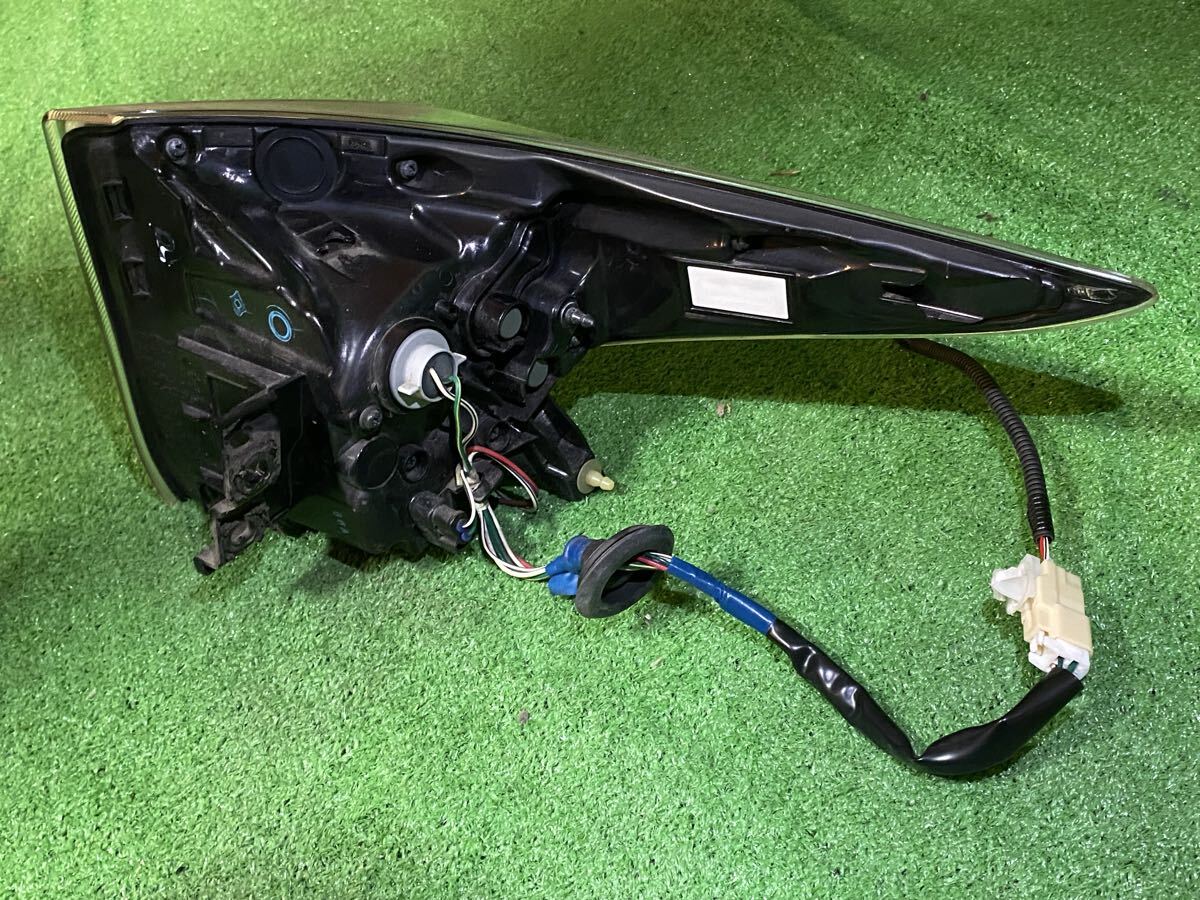 Toyota Prius ZVW50 / ZVW51 / ZVW55 Pre-Facelift Tail Light Set image 4