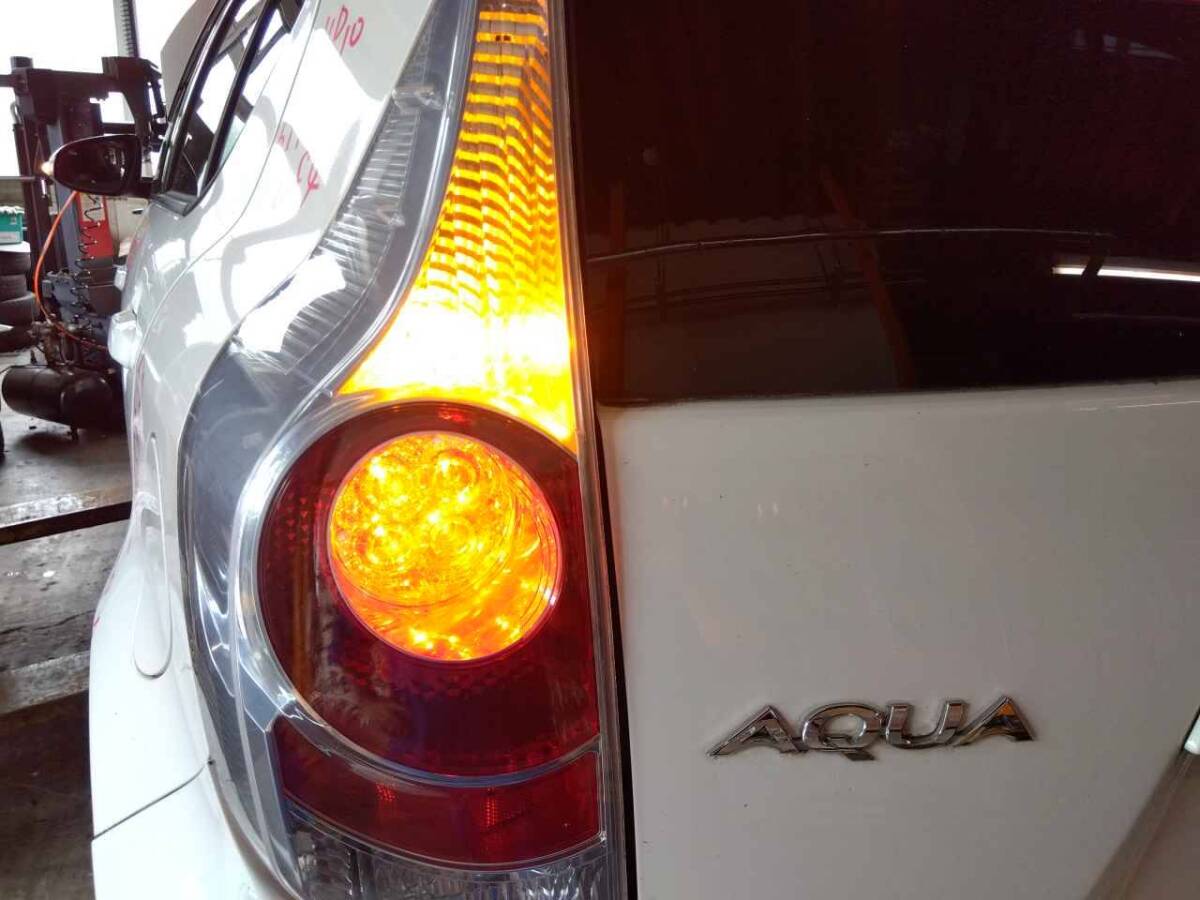 Toyota Aqua NHP10 Tail Light Pair image 3