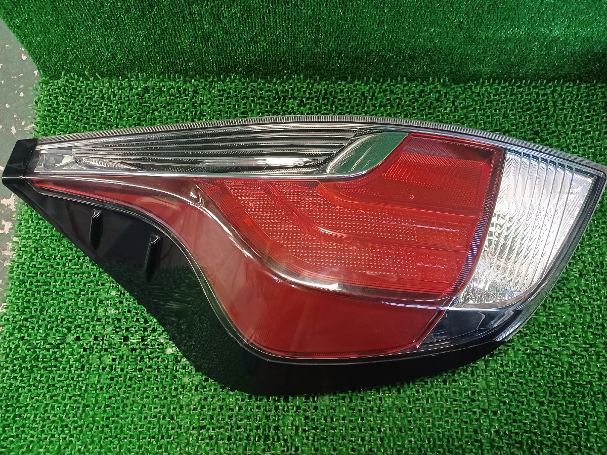Toyota Aqua NHP10 Tail Light Pair image 2