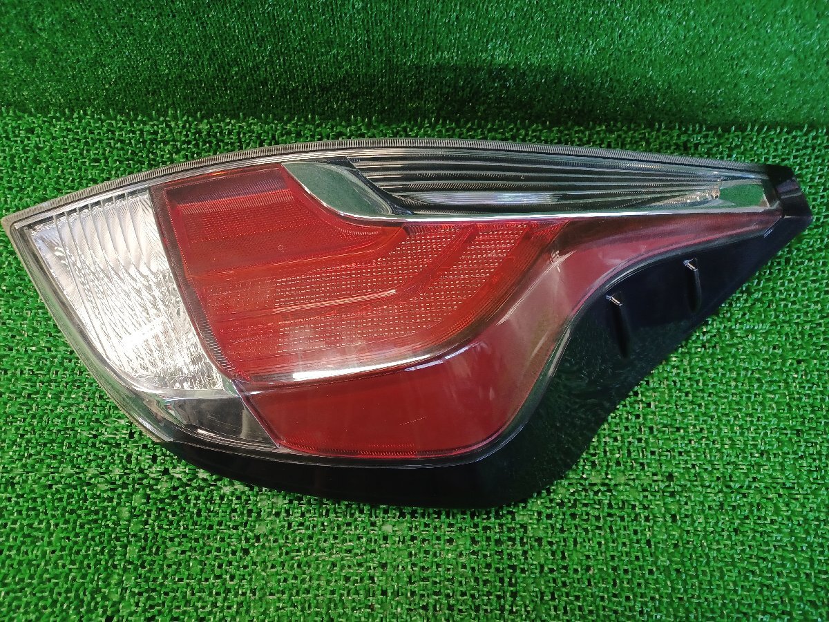 Toyota Aqua NHP10 Tail Light Pair image 4