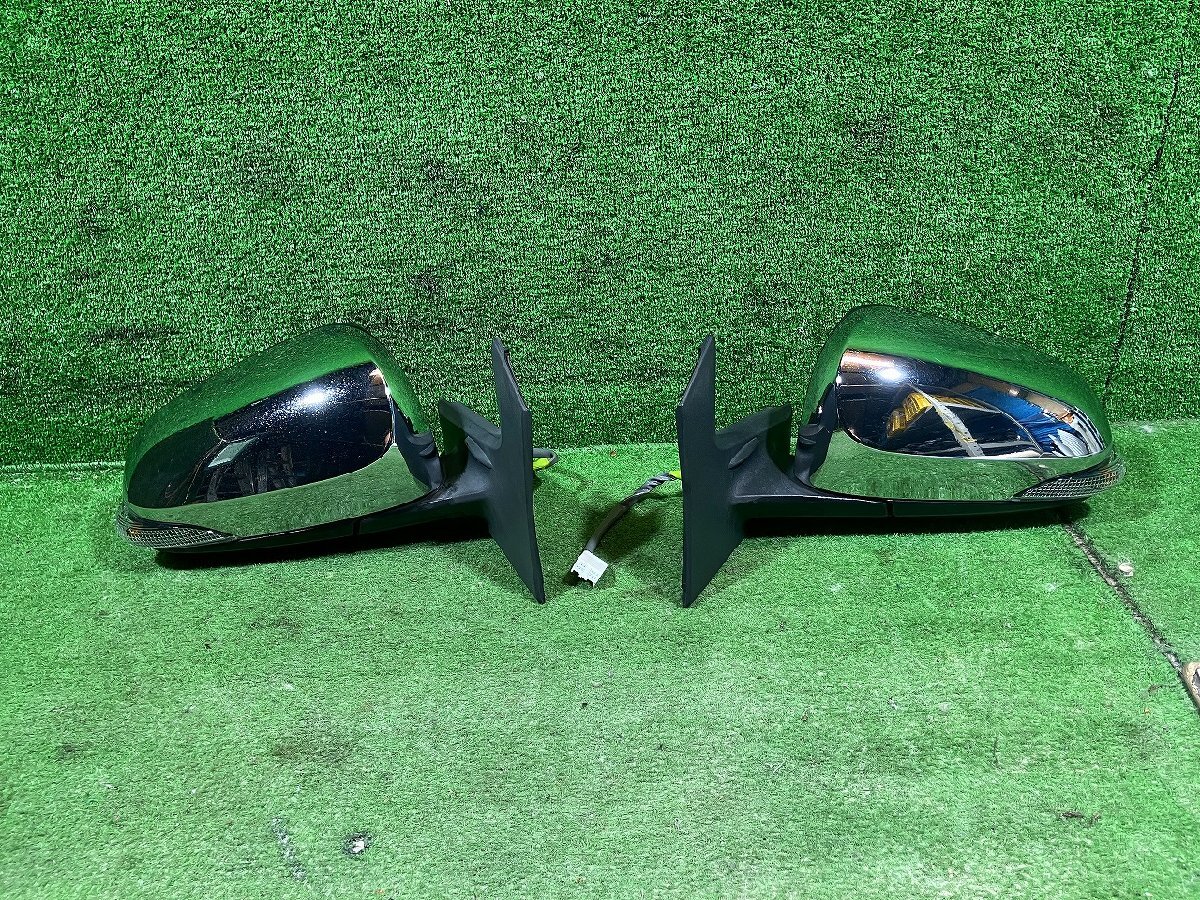 Toyota Aqua NHP10 7-Pin Chrome Door Mirror Pair image 2