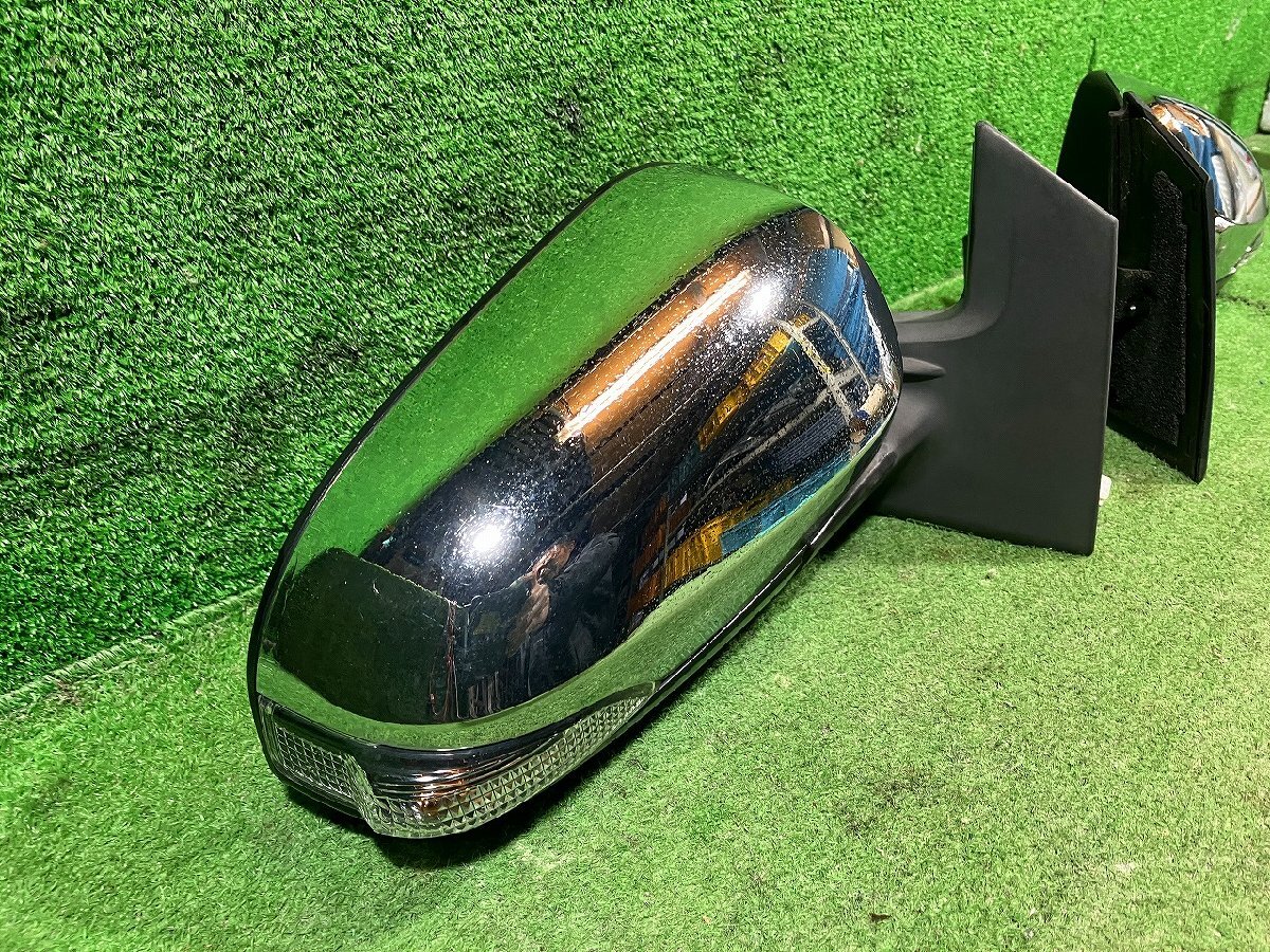 Toyota Aqua NHP10 7-Pin Chrome Door Mirror Pair image 4