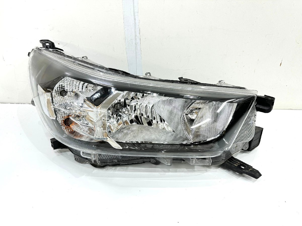 Toyota Hilux GUN125 Facelift Halogen Headlight Pair image 2
