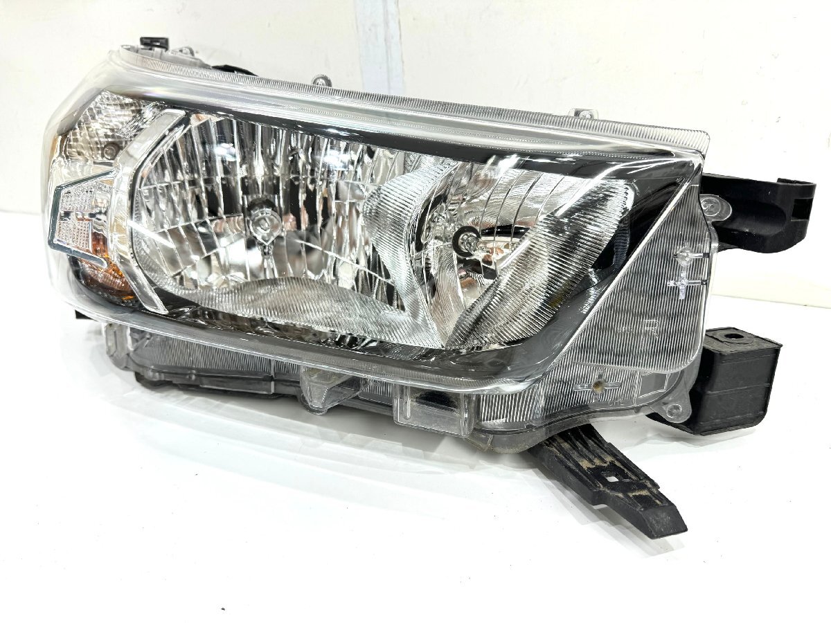 Toyota Hilux GUN125 Facelift Halogen Headlight Pair image 3