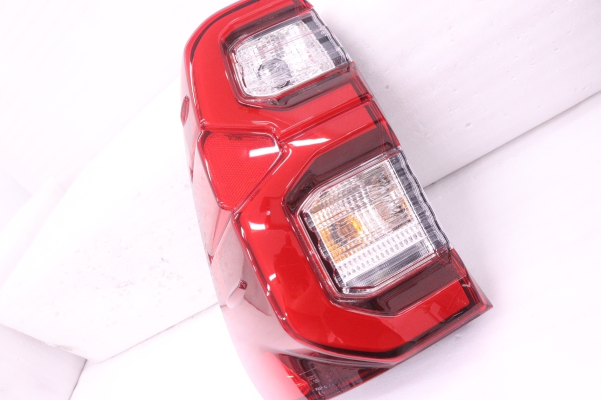 Toyota Hilux GUN125 Facelift LED Tail Light Pair image 3
