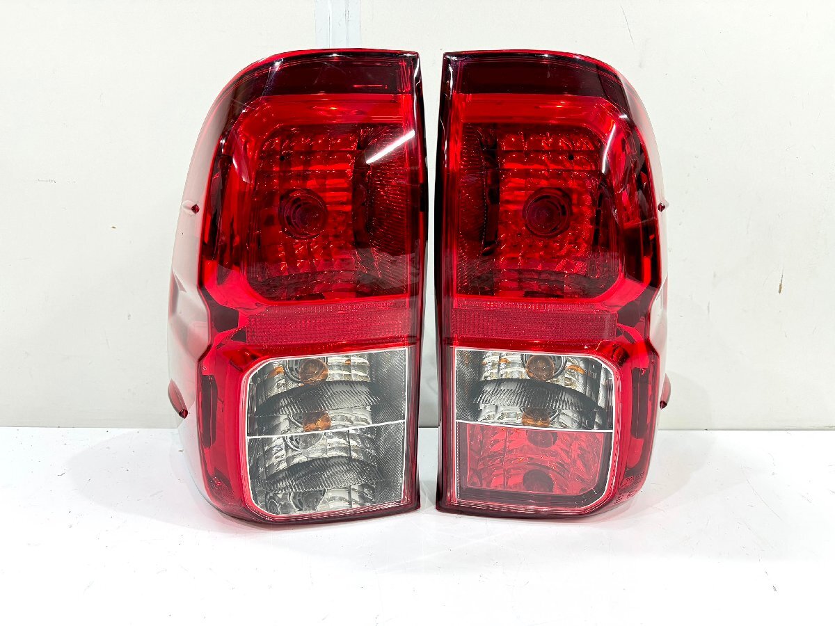 Toyota Hilux GUN125 Pre-Facelift Tail Light Pair