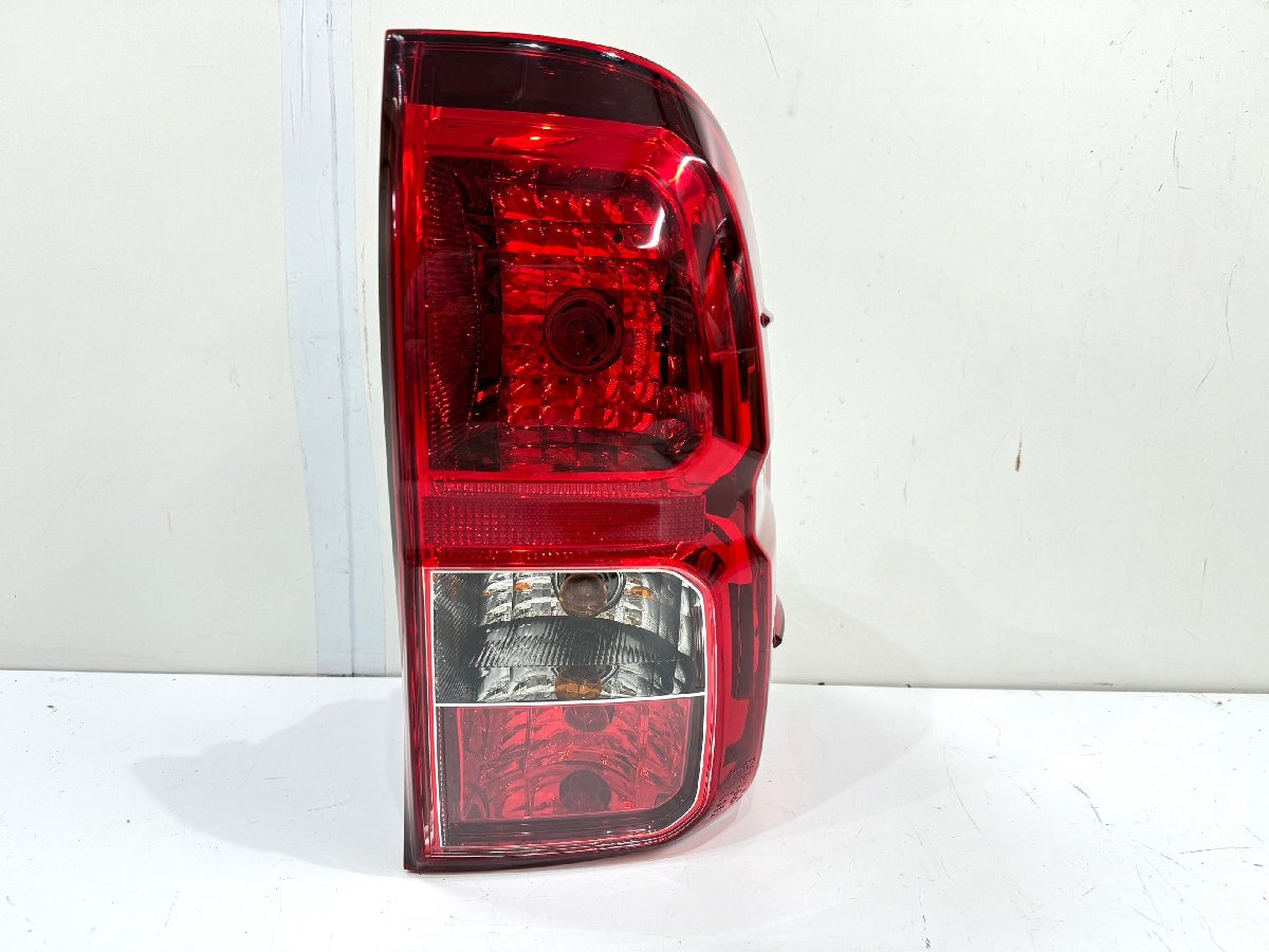 Toyota Hilux GUN125 Pre-Facelift Tail Light Pair image 2