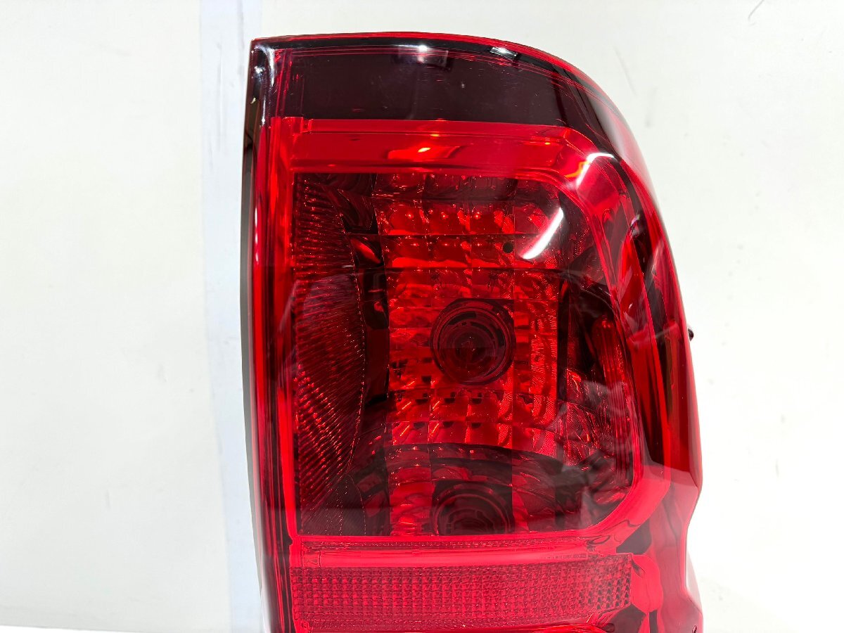 Toyota Hilux GUN125 Pre-Facelift Tail Light Pair image 4