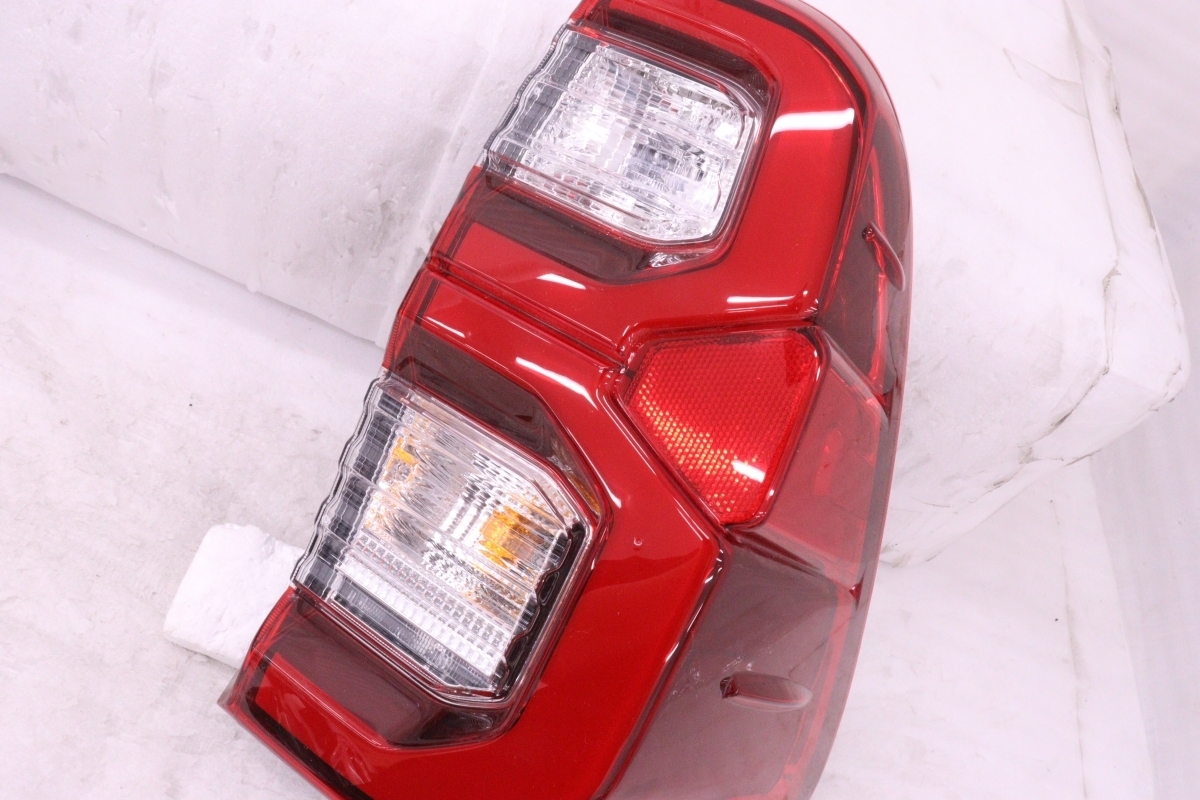 Toyota Hilux GUN125 Facelift LED Tail Light Pair image 3