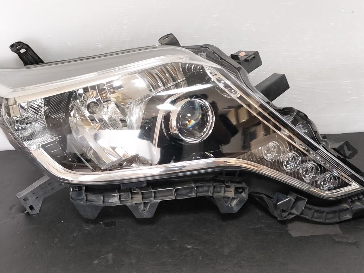 Toyota Land Cruiser Prado TRJ150W Mid-Generation Headlight Pair image 3