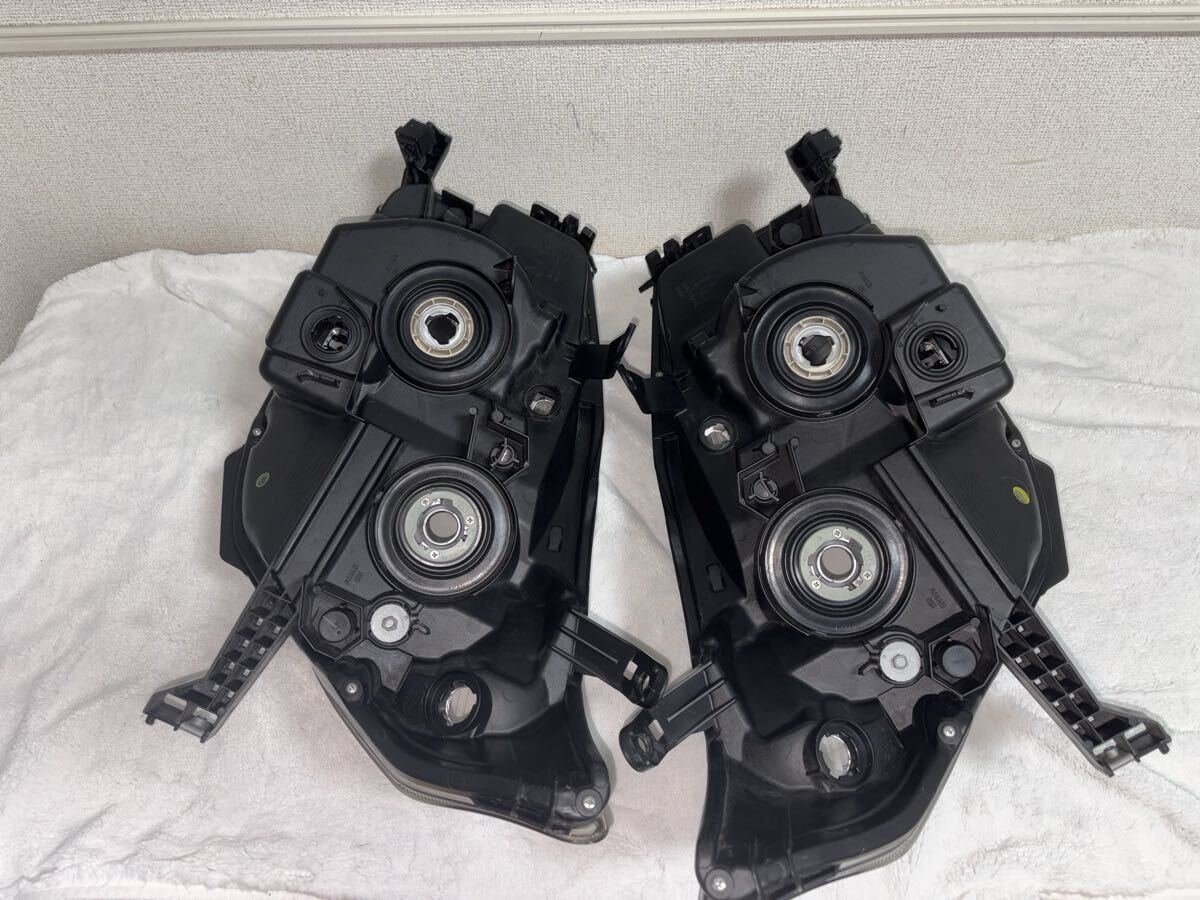 Toyota Land Cruiser Prado 150 Series Pre-Facelift Headlight Pair image 2