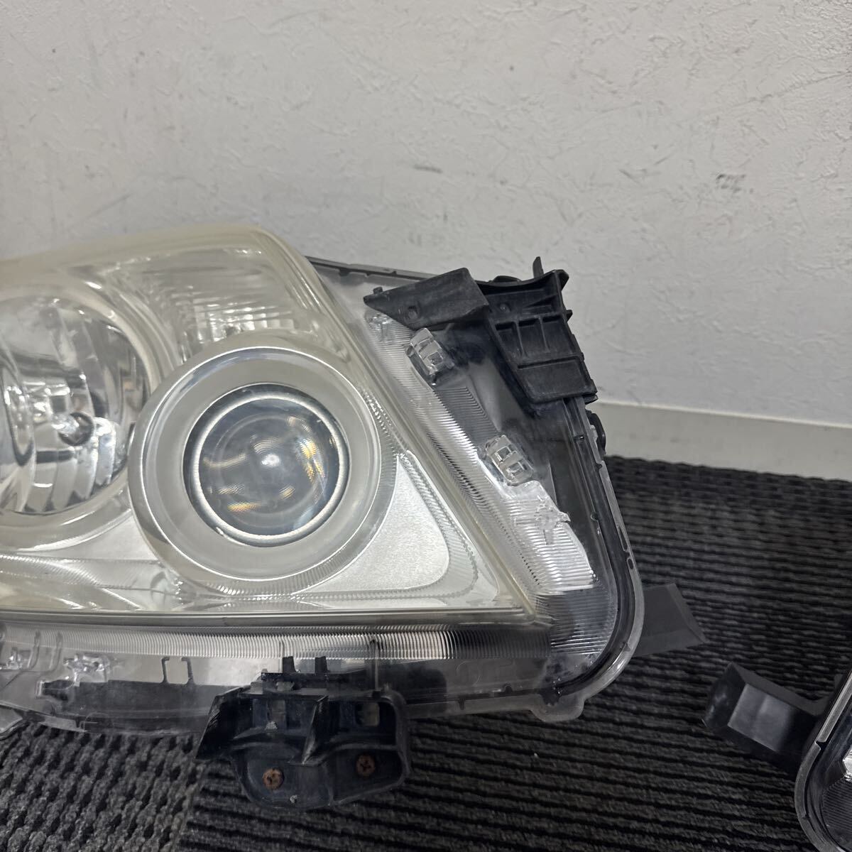 Toyota Land Cruiser Prado TRJ150W / GRJ150W Pre-Facelift Halogen Headlight Pair image 2