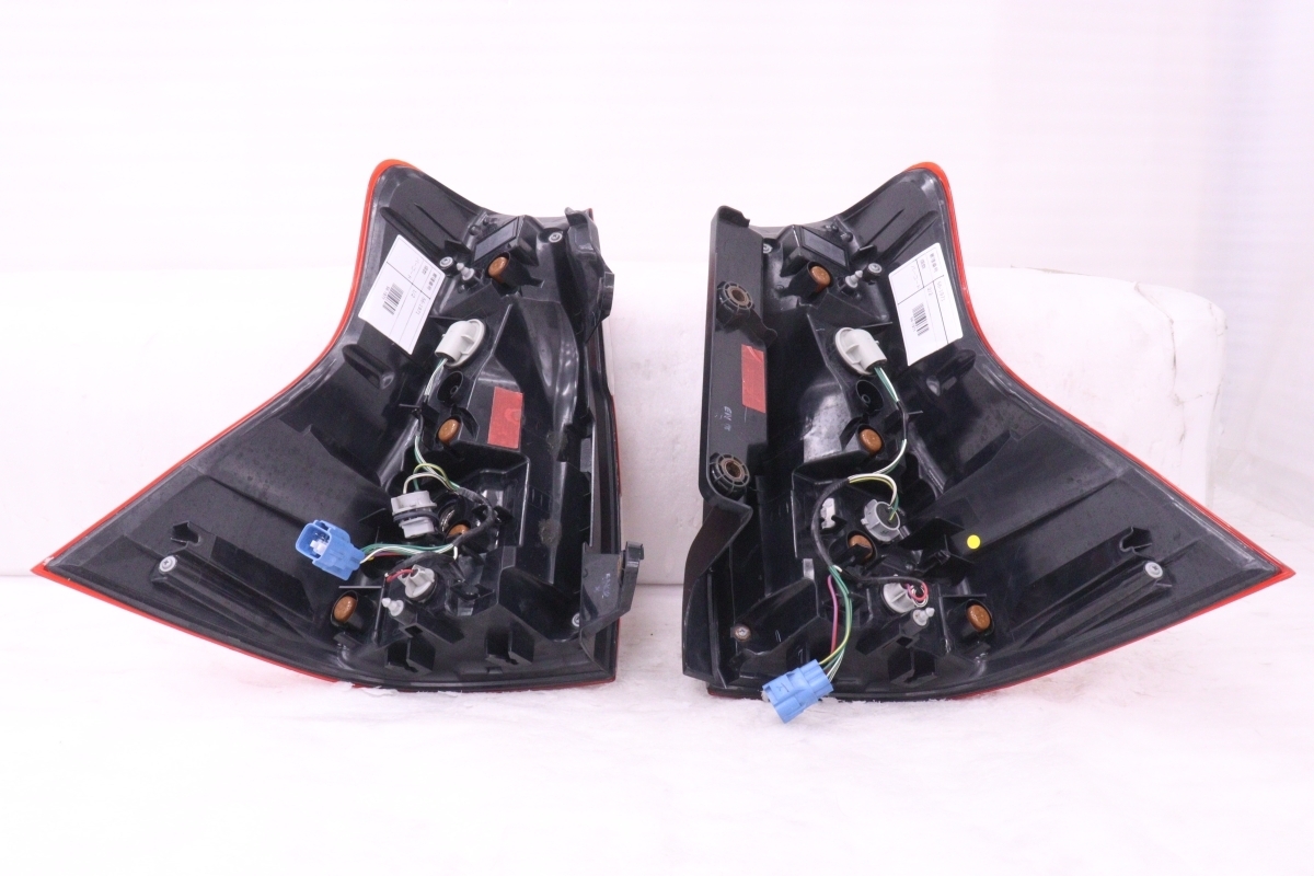 Toyota Land Cruiser Prado 150 Series Mid-Generation LED Tail Light Pair image 4