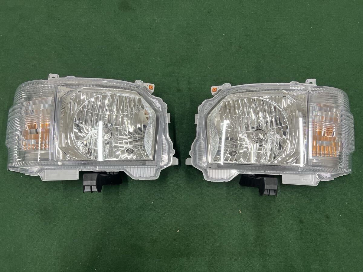 Toyota Hiace 200 Series 4th–8th Gen Wide-Body Halogen Headlight Pair