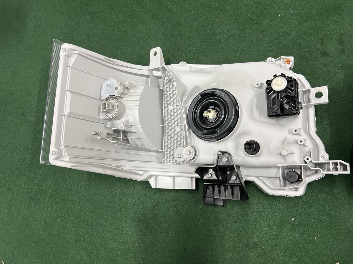 Toyota Hiace 200 Series 4th–8th Gen Wide-Body Halogen Headlight Pair image 4