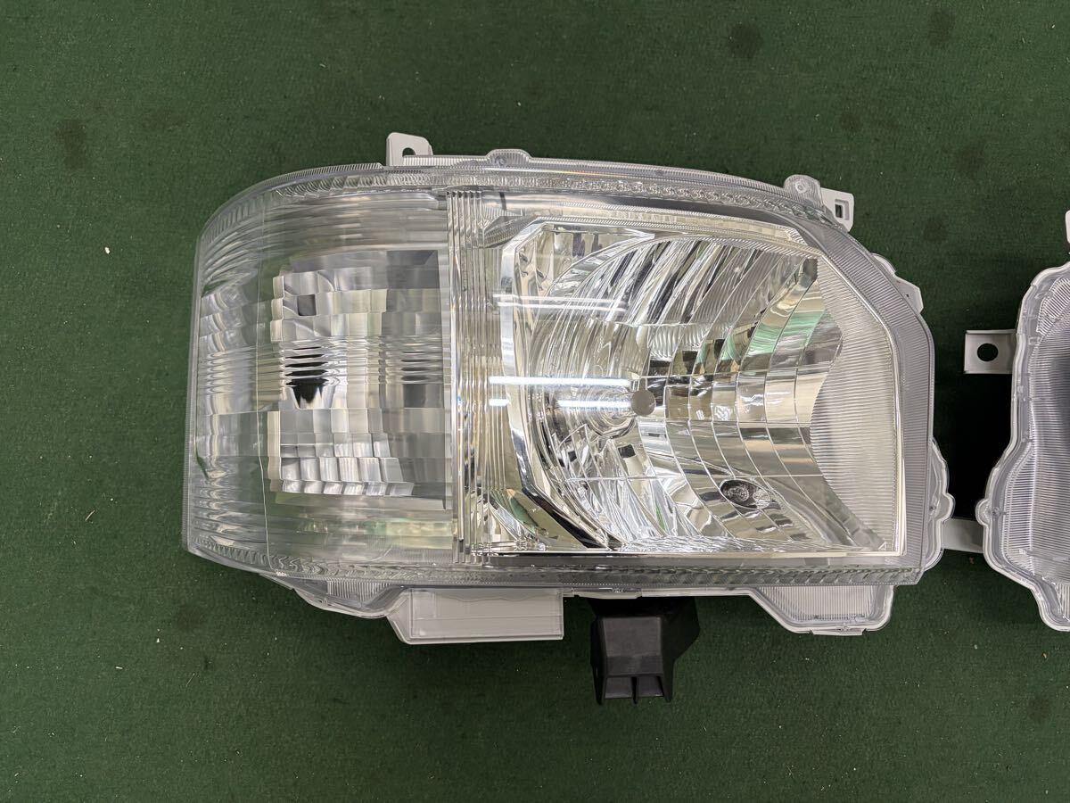 Toyota Hiace 200 Series 4th–8th Gen Wide-Body Halogen Headlight Pair image 2