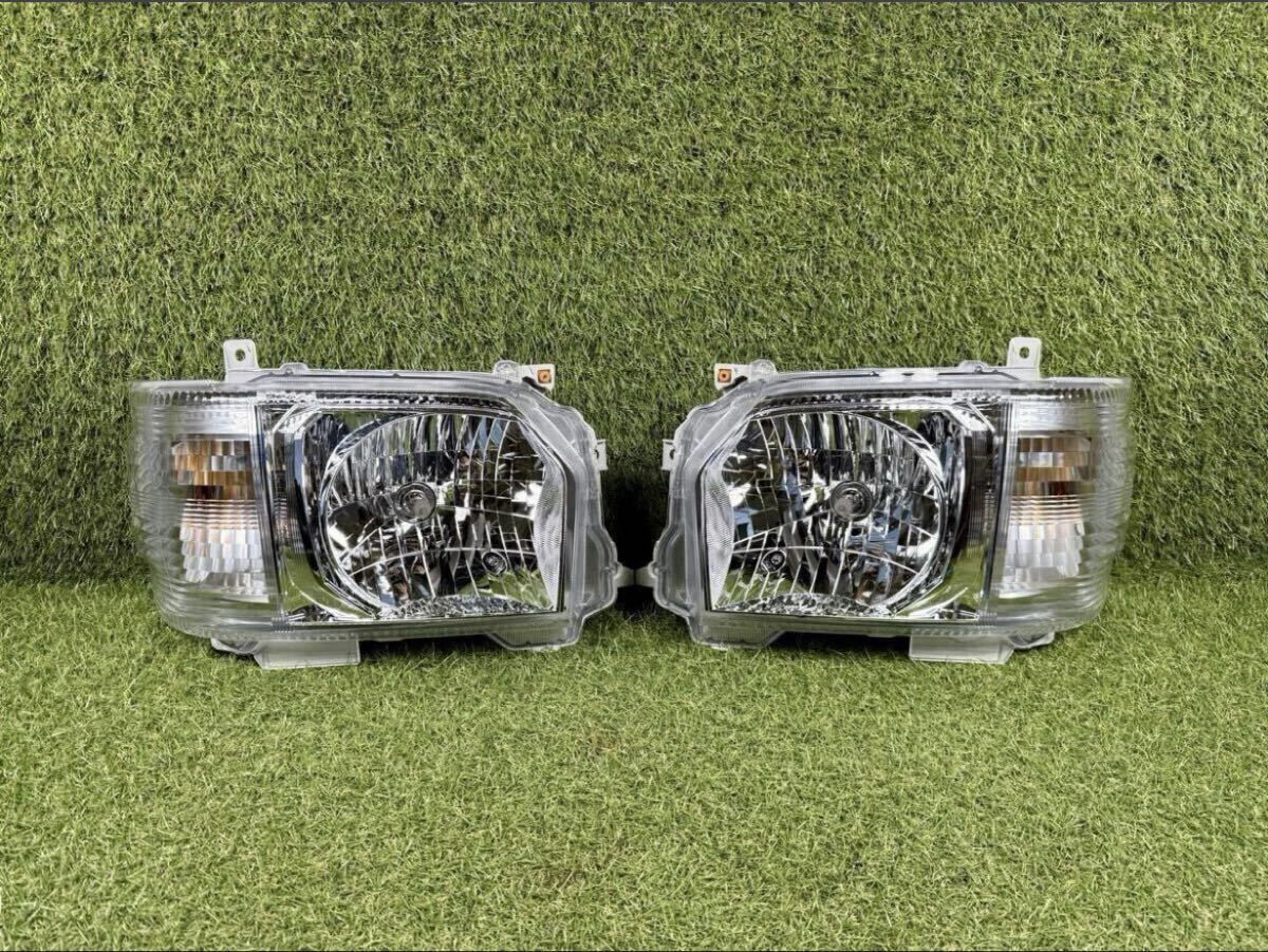 Toyota Hiace 200 Series 4th–8th Gen Narrow-Body Halogen Headlight Pair