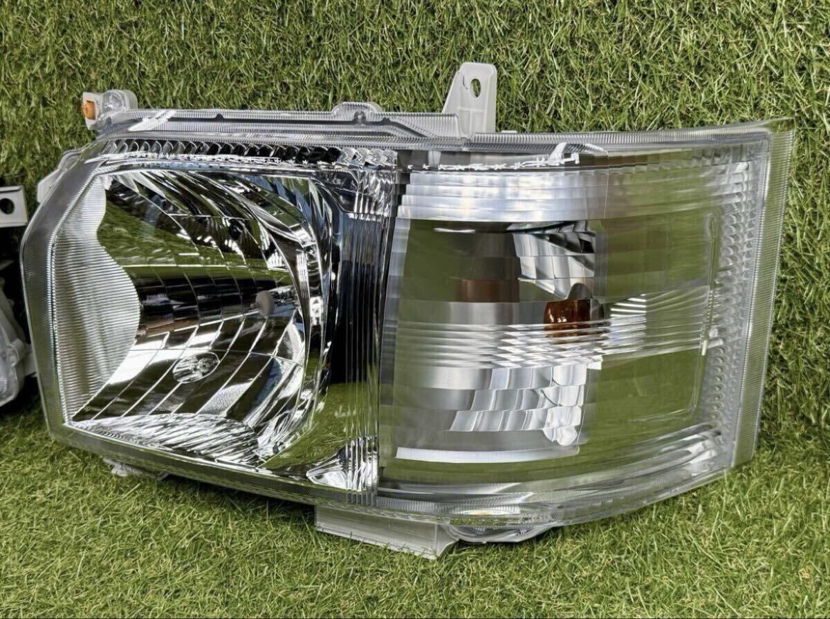 Toyota Hiace 200 Series 4th–8th Gen Narrow-Body Halogen Headlight Pair image 4
