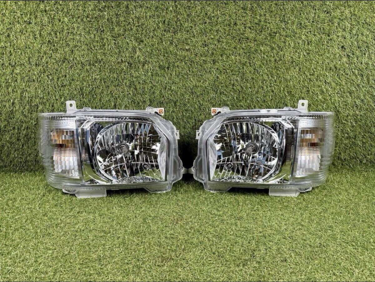 Toyota Hiace 200 Series 4th–8th Gen Narrow-Body Halogen Headlight Pair image 2