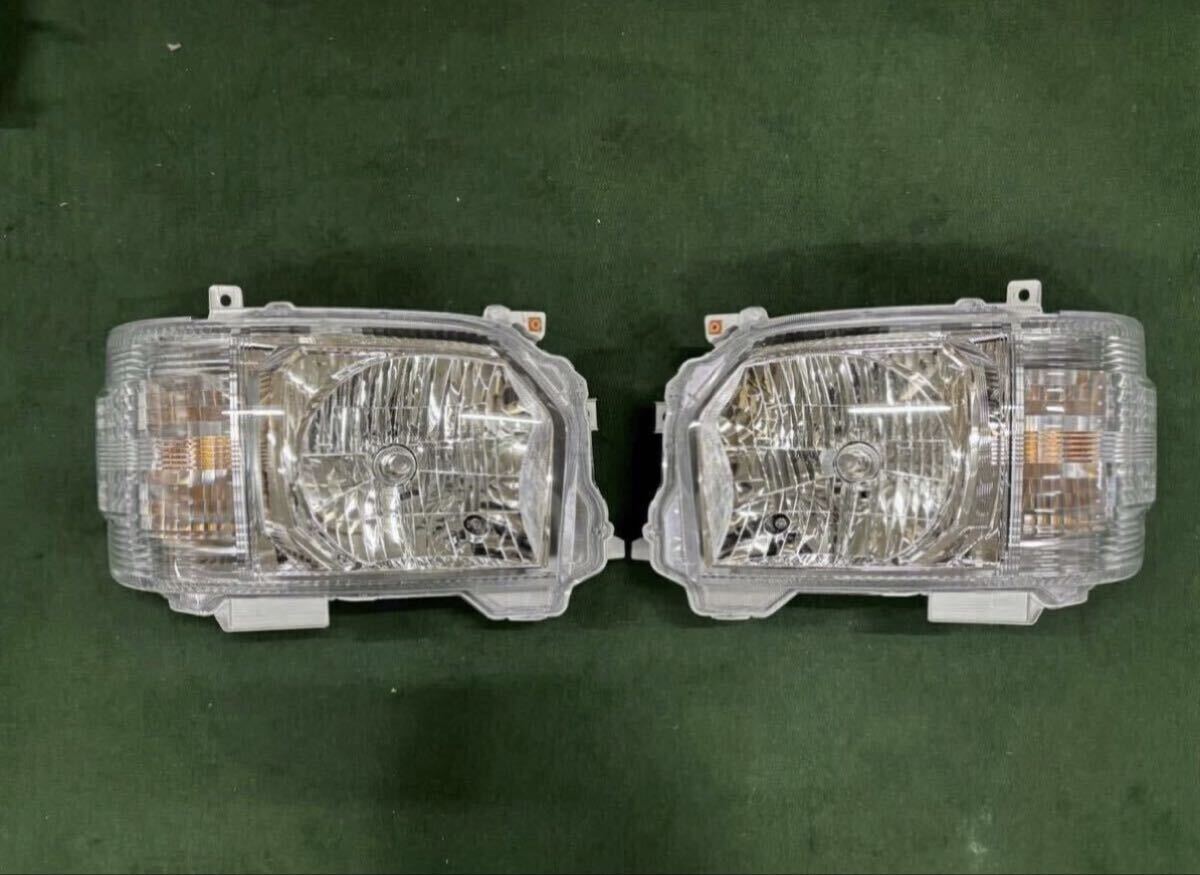 Toyota Hiace 200 Series 4th–8th Gen Halogen Headlight Pair