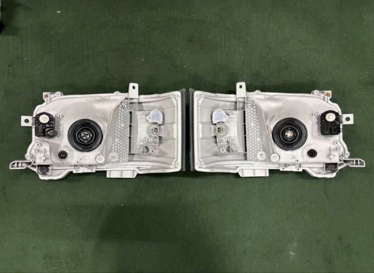 Toyota Hiace 200 Series 4th–8th Gen Halogen Headlight Pair image 3